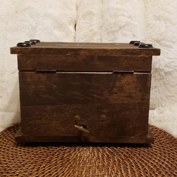 Vintage Crown Jewelry Music Box Walnut Red - Picture 2 of 7